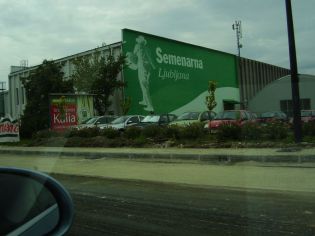 Po Dolenjski cesti mimo Semenarne