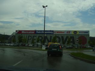 Nakupovalna pešpot od Supernove do Leclerca