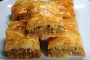 ENI MAJO KONKLAVE, JEST PA BAKLAVE