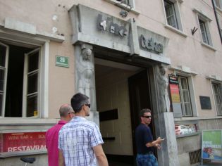 09 GVERILSKA TRANSVERZALA ( Od zacetka prehrambene avenije Miklosiceva do Kinoteke)