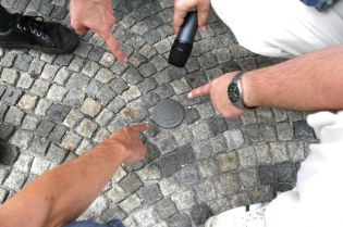 PRVI DEL - Okrogel tole na Trgu republike