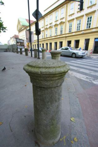 PETNAJSTI DEL - Knežji kamen na Kongresnem trgu