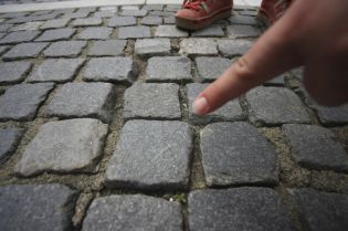 DEVETNAJSTI DEL - Mama vseh granitnih kock na Prešercu