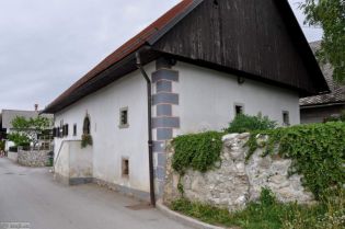 TUT V POETETIKI BOM VARČEVAL